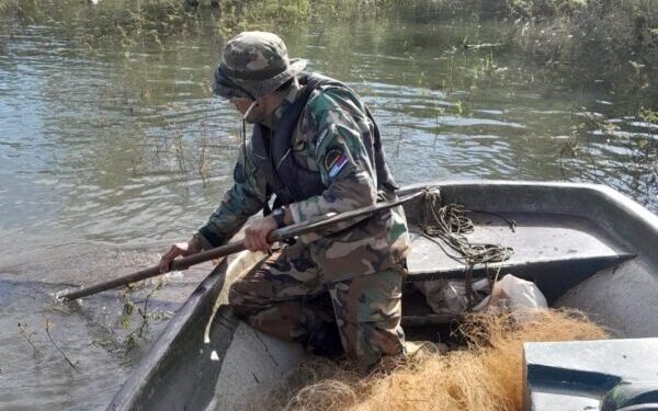 Operativo de control en el Lago Urugua-í: secuestraron redes y elementos de pesca ilegal