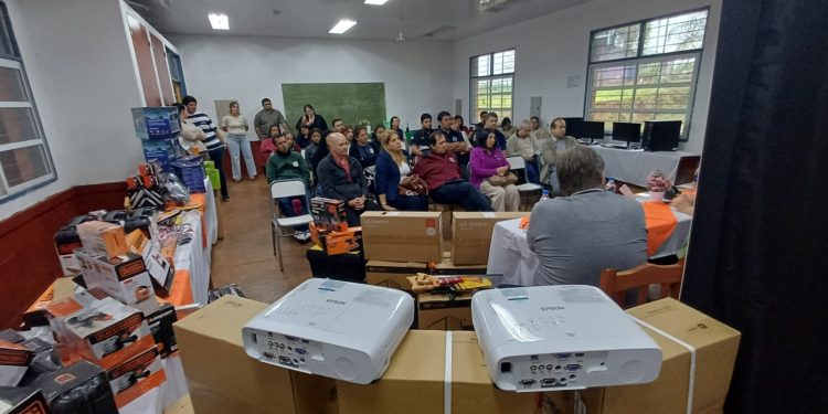 Entregaron equipamiento clave para fortalecer a la educación técnica en Misiones