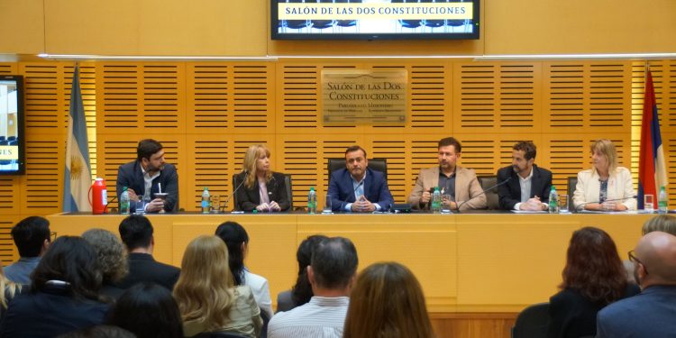 La Legislatura firmó convenios con la UNaM y presentó el Compendio Jurídico de Educación Superior