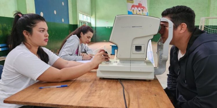 El programa Mirar Mejor brindó asistencia oftalmológica integral a las familias de Colonia Delicia