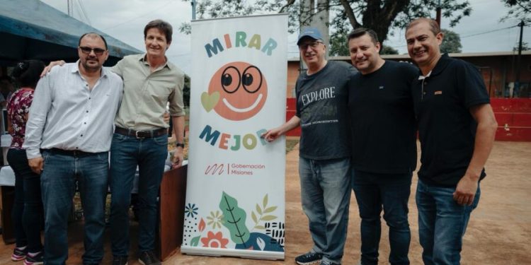 Passalacqua acompañó el operativo Mirar Mejor y entregó un camión al municipio de 9 de Julio