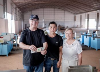 Passalacqua supervisó el avance de la planta de procesamiento de bambú en el Parque Industrial de Apóstoles