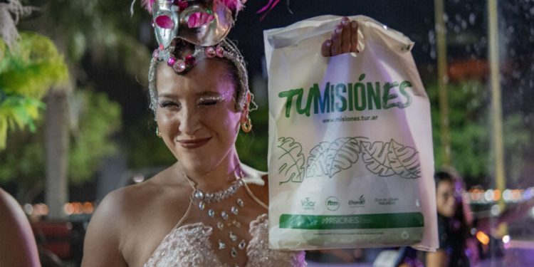 Los Carnavales Misioneros a puro ritmo y color en la Costanera de Posadas