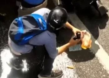 Así armaban una bomba molotov para tirarle a la Policía frente al Congreso