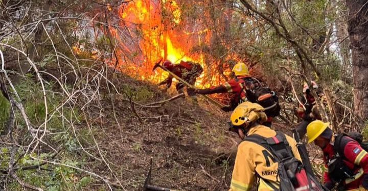 Vocación y entrega: brigadistas misioneros brindan apoyo en el combate de incendios en la Patagonia