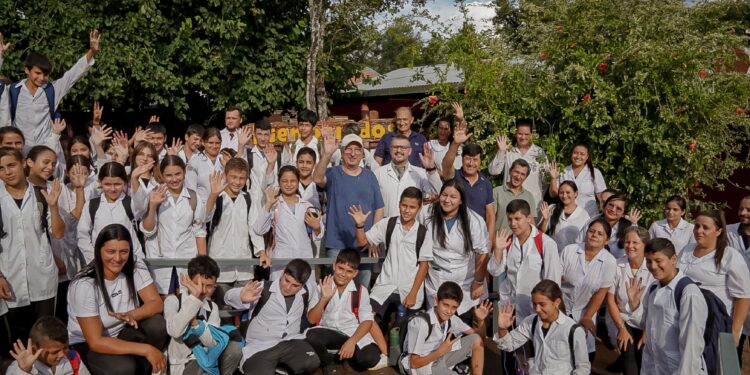 El Soberbio: Passalacqua destacó la educación y la conectividad como ejes del desarrollo en la «Misiones profunda»