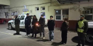 Viajaban desde Puerto Iguazú hacia Buenos Aires: expulsaron a cinco ciudadanos chinos