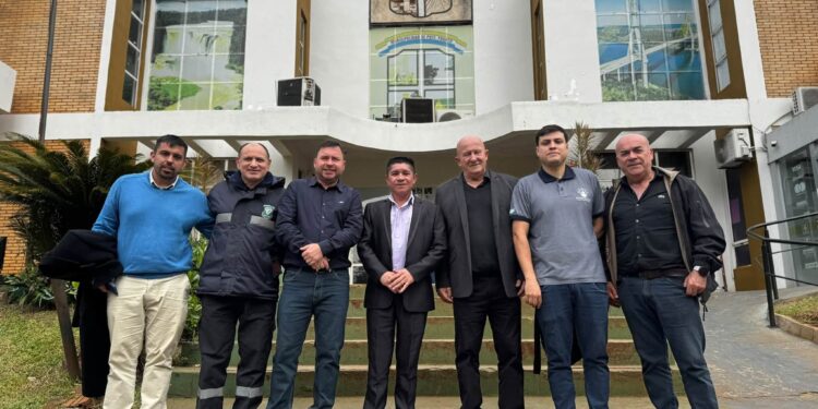 Firmaron un acuerdo binacional para fortalecer el turismo entre Puerto Presidente Franco y Puerto Iguazú