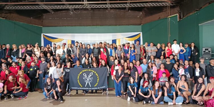 El Segundo Encuentro Provincial de Barberos y Peluqueros de las EPJA reunió a más de 600 personas en Apóstoles