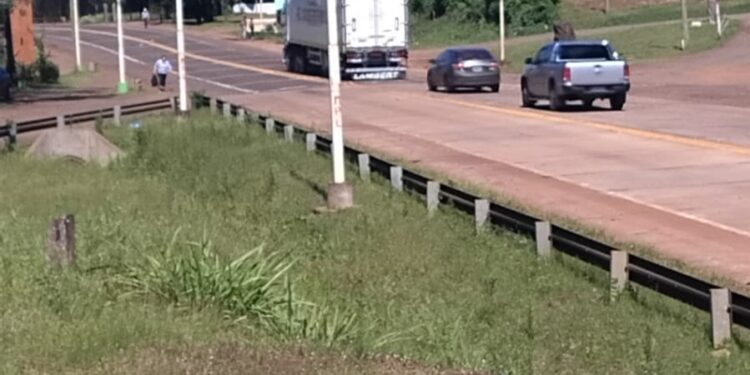 Un puñado de personas mantenían cortada la Ruta 12, tras poco más de una hora se levantó el piquete