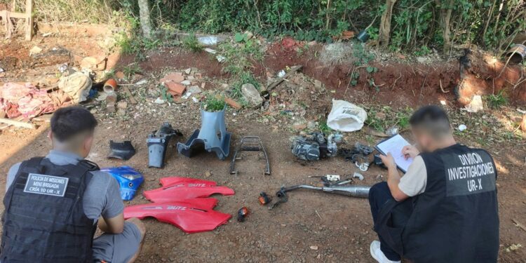 Posadas: allanarons dos desarmaderos de motos, arrestaron a una mujer, secuestraron motopartes y cocaína