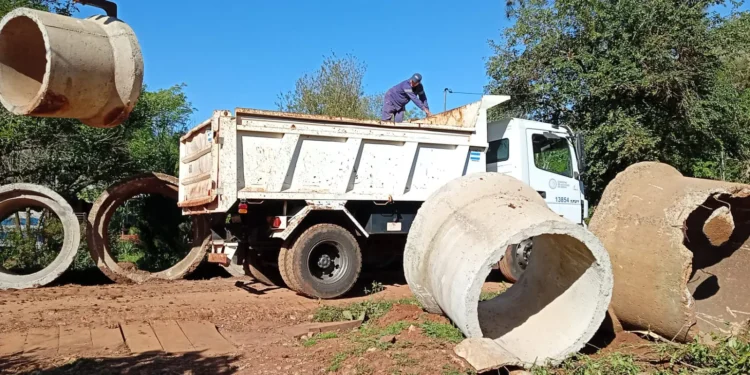 Oberá: el Municipio trabaja para prevenir inundaciones con un importante entubado en calles clave