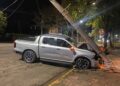 Puerto Rico: adolescente perdió el control de una pick up y chocó contra un poste de luz