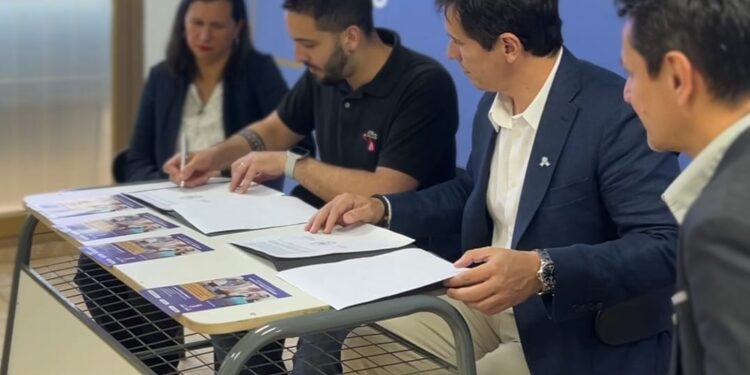 Posadas: La Defensoría del Pueblo fortalece la formación de su personal a través de un convenio con el Instituto San José