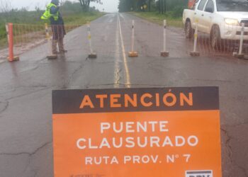 Clausuraron temporalmente el tránsito sobre el puente Tabay por la crecida del arroyo