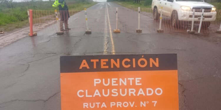 Clausuraron temporalmente el tránsito sobre el puente Tabay por la crecida del arroyo