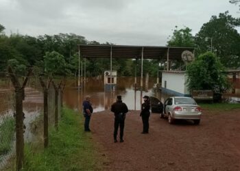 El Río Paraná crece en Corpus Christi y el paso internacional Puerto Maní permanece cerrado