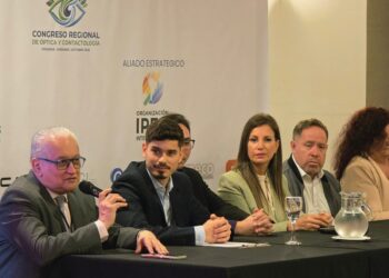 Productos de emprendedores misioneros expuestos en la vidriera regional del Congreso de Óptica y Contactologia